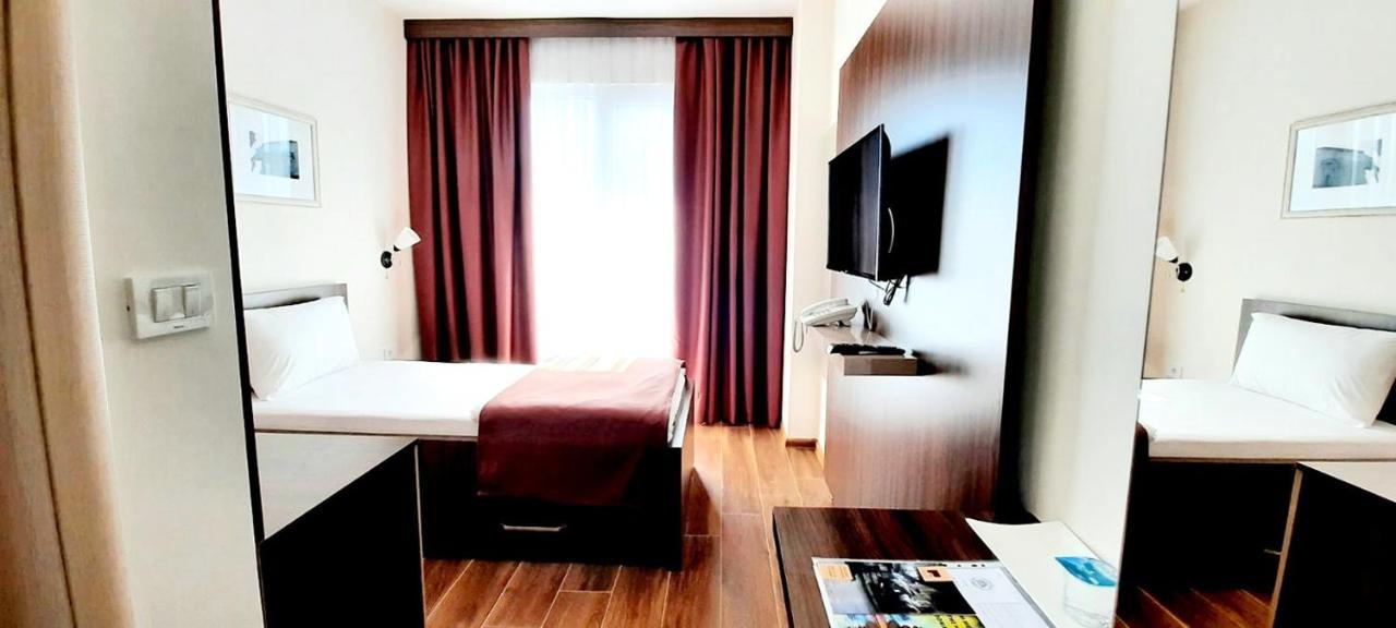 Hotel Doa Скопие Екстериор снимка