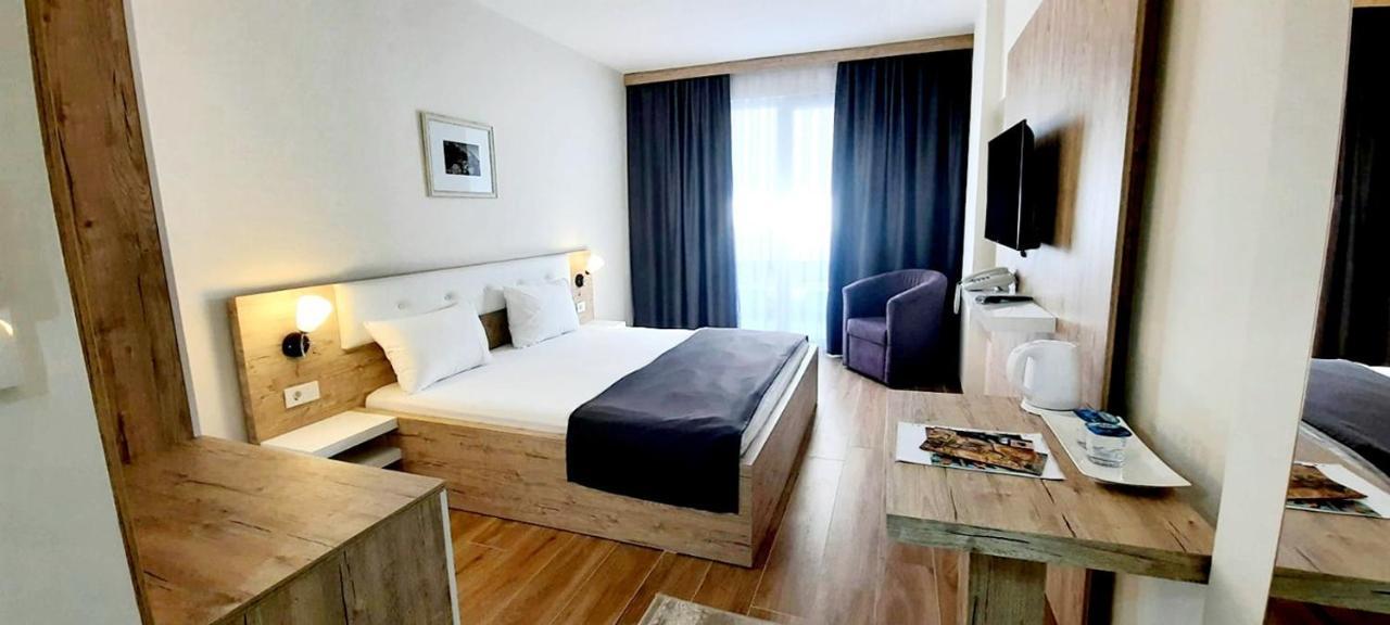 Hotel Doa Скопие Екстериор снимка